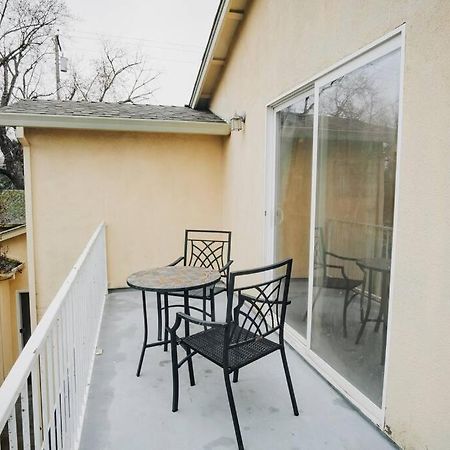 Gorgeous Upstairs Studio With Patio And Laundry Chico Luaran gambar