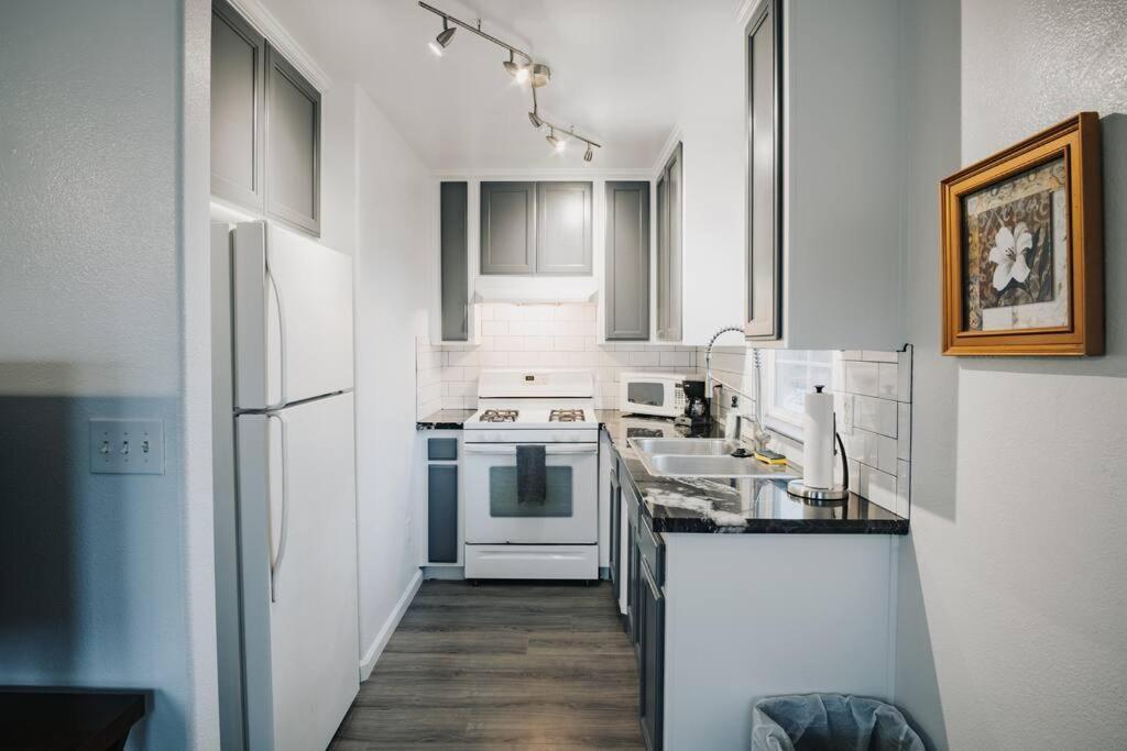 Gorgeous Upstairs Studio With Patio And Laundry Chico Luaran gambar