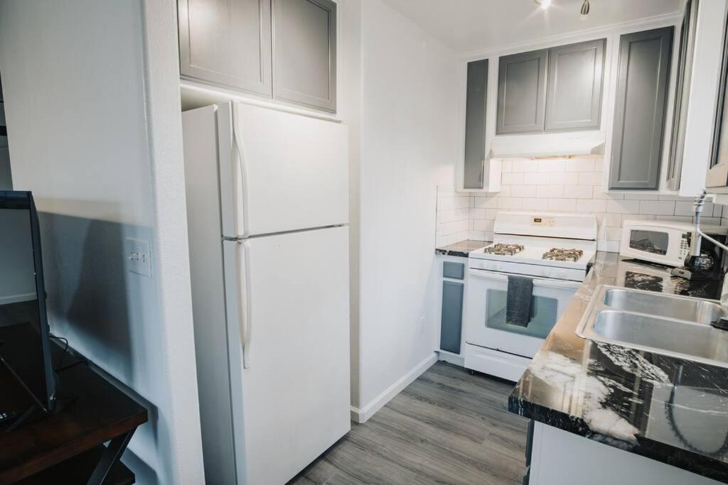 Gorgeous Upstairs Studio With Patio And Laundry Chico Luaran gambar