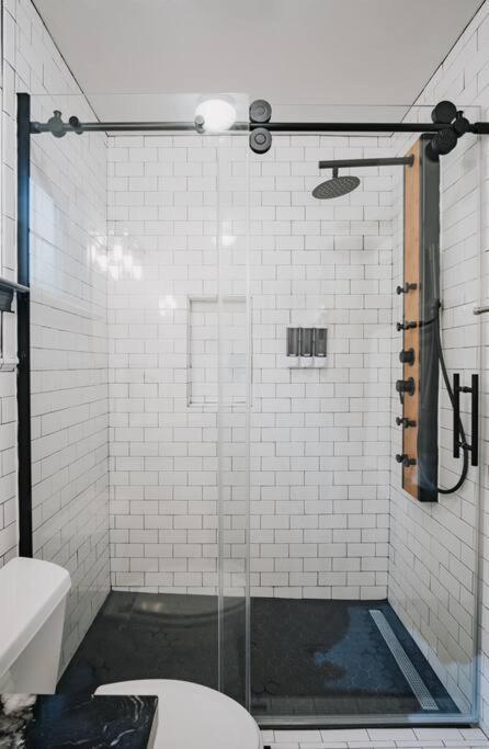 Gorgeous Upstairs Studio With Patio And Laundry Chico Luaran gambar