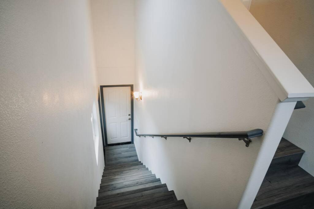 Gorgeous Upstairs Studio With Patio And Laundry Chico Luaran gambar