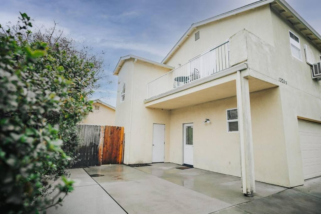 Gorgeous Upstairs Studio With Patio And Laundry Chico Luaran gambar